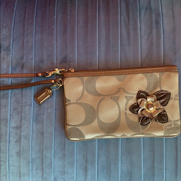 Coach wristlet - Picture 3 of 5